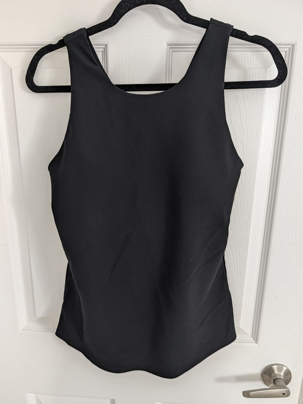 Women's Black Scoop Neck Tank Top - Sleek Everyday Layering